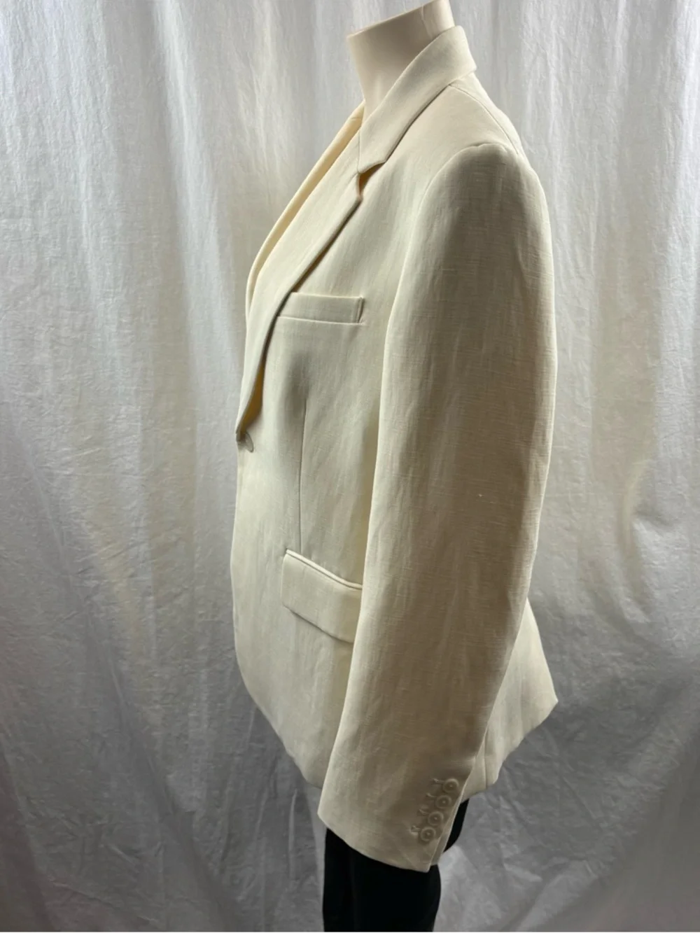 Nili Lotan's 'Francoise' oversized blazer in Ivory 2 - Picture 8 of 14